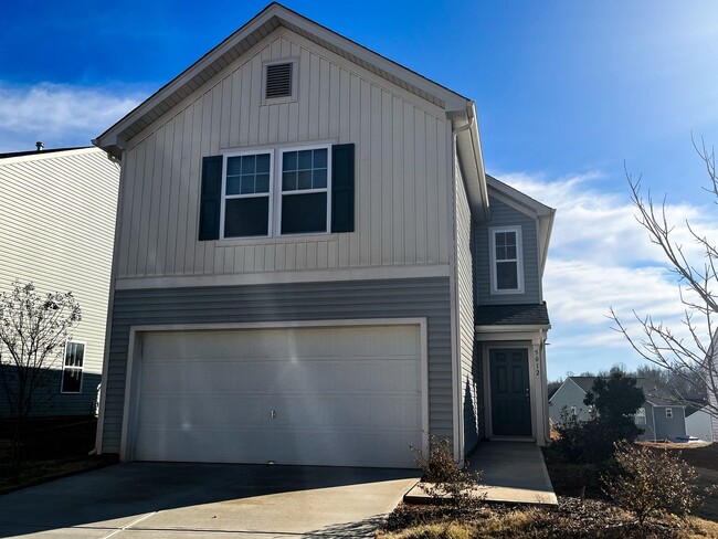 Building Photo - Beautiful 3 bedroom, 2 1/2 bathroom home i...