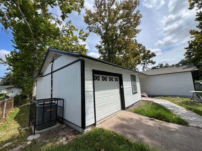 Primary Photo - BEAUTIFUL HOME IN HOUSTON. MOVE IN READY!.