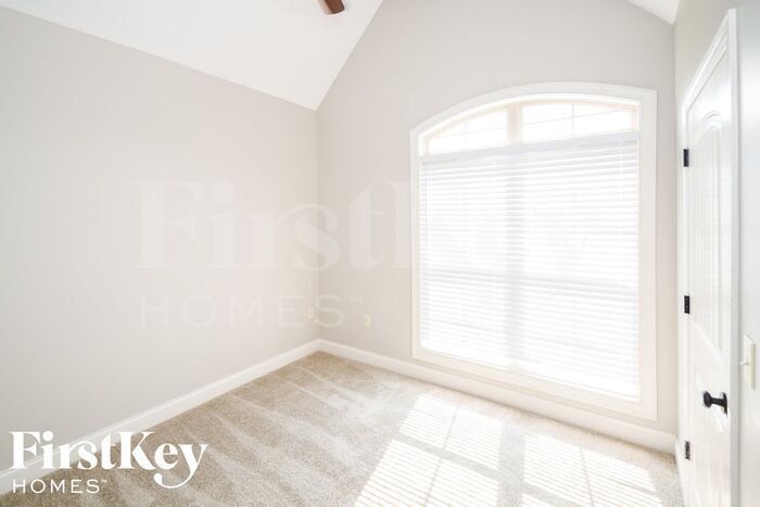 Building Photo - 221 Willow View Cir
