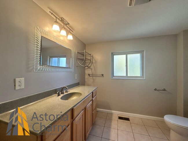 Building Photo - 3 Bedroom Home with Den, Patio/Deck Space, and Fresh Updates