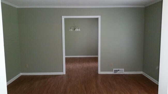 Building Photo - 41 W Viking Dr