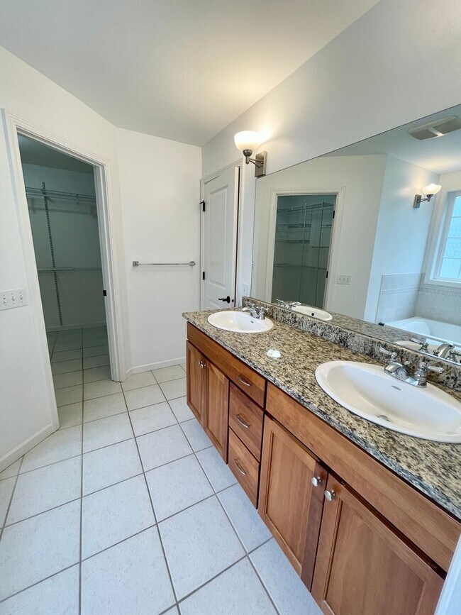 Building Photo - 315 N 155th St