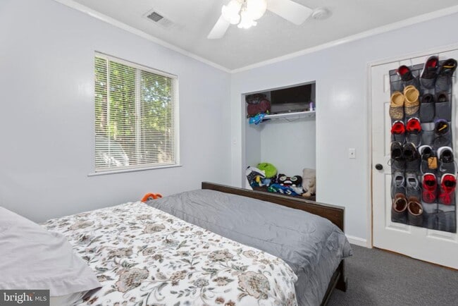 Building Photo - 303 Wilderness Dr