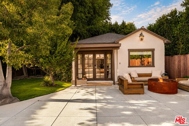 Building Photo - 6537 Moore Dr