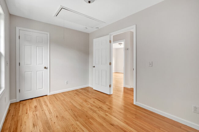 Building Photo - 18 Kathryn Dr