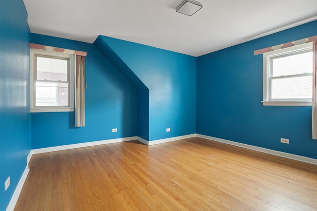Building Photo - 2102 N Nagle Ave