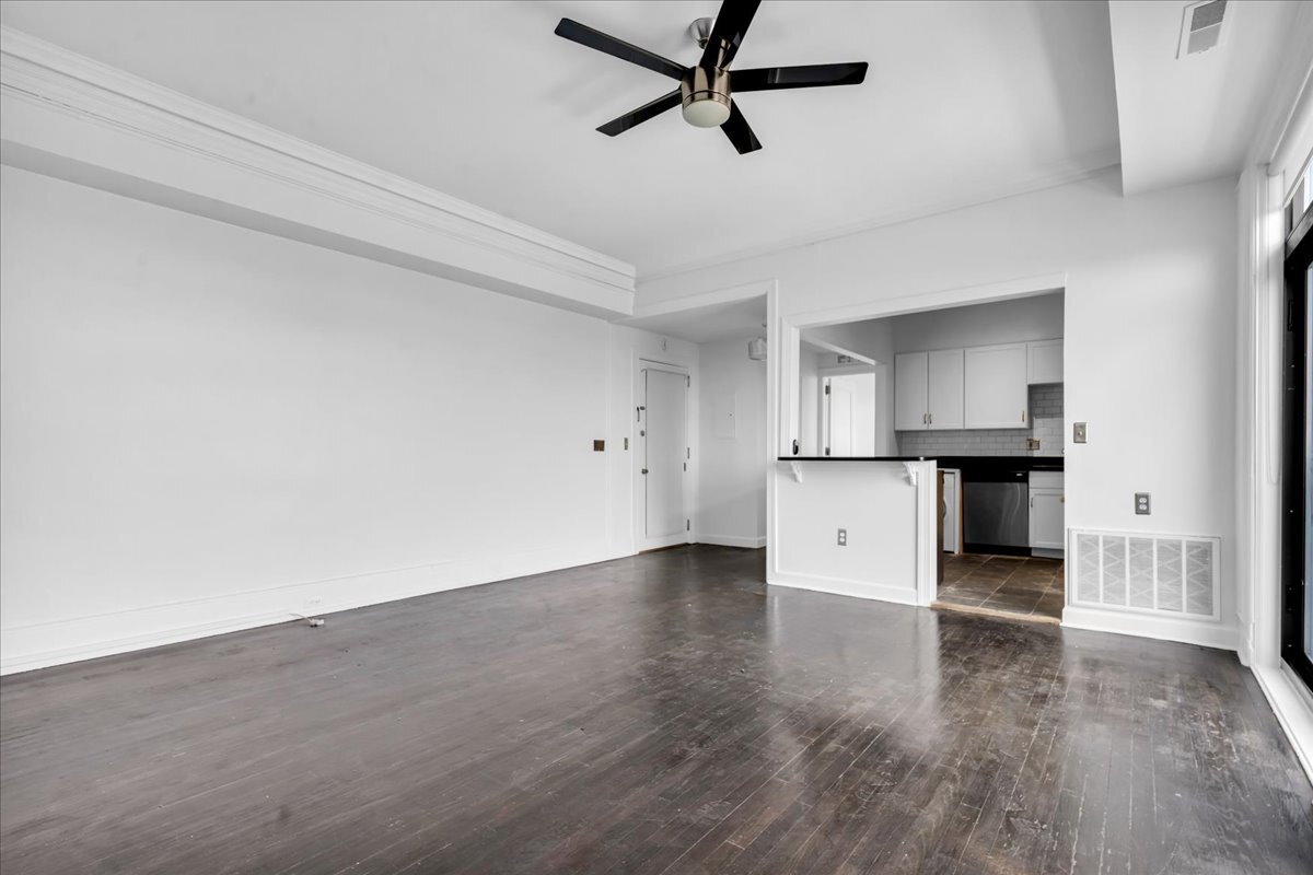 Building Photo - 2900 E Jefferson Ave