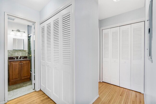 Building Photo - 1138C Farm Rd