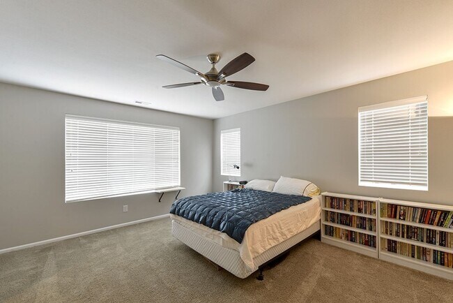 Building Photo - Maple Valley Stunning 5+ Bedroom 2.75 Bath