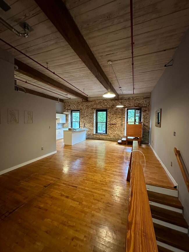 Building Photo - 1 bedroom condo on the river