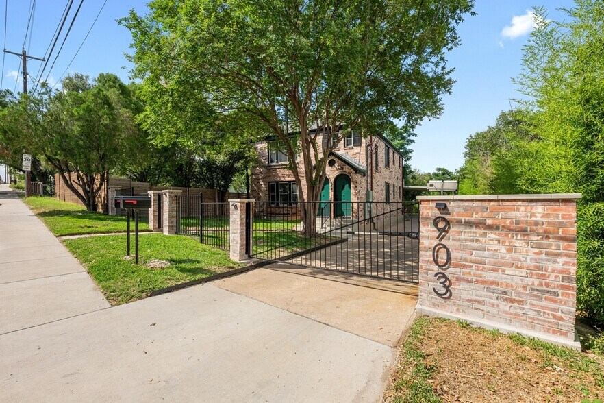 Primary Photo - 903 E Live Oak St