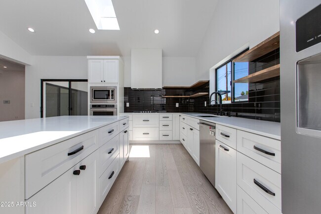 Building Photo - 4246 E Mulberry Dr
