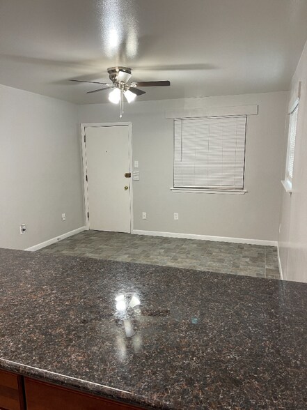 Building Photo - 2525 Annunciation St
