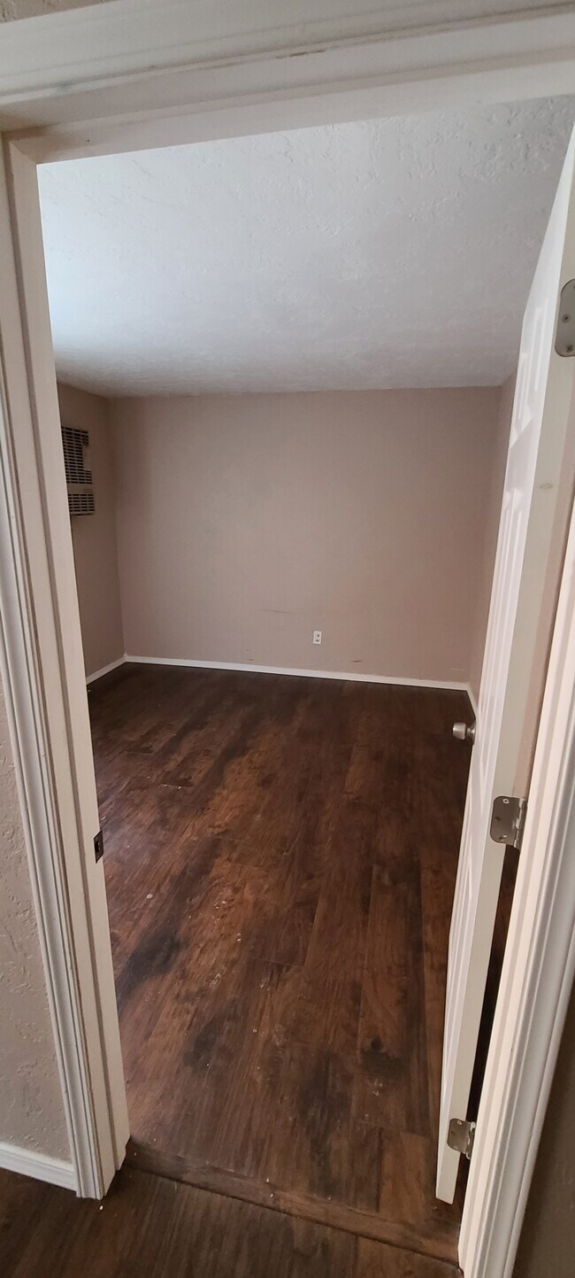 Building Photo - 1023 7th Ave N