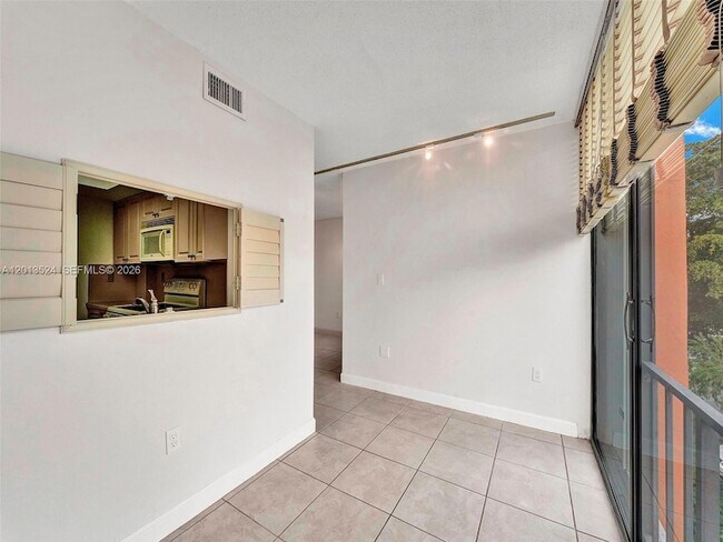 Building Photo - 9420 W Flagler St