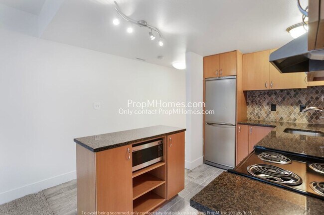Building Photo - One Bedroom Condo on the Water in Lake Osw...