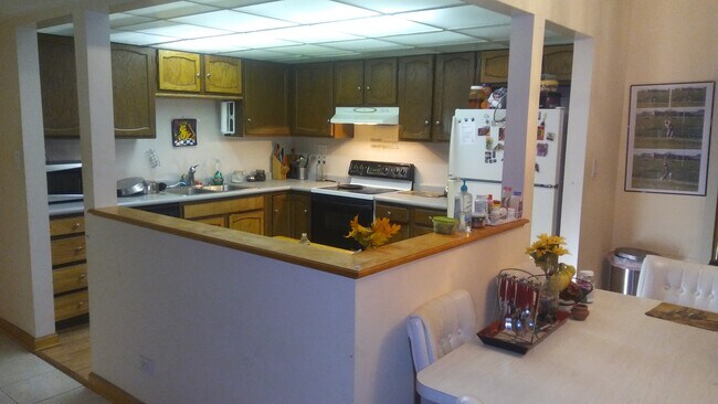 Building Photo - 450 Plum Creek Dr