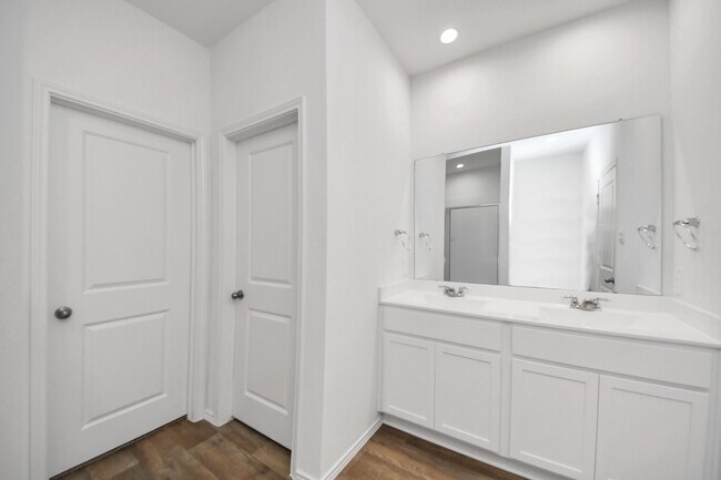 Building Photo - 31303 Heddington Ln