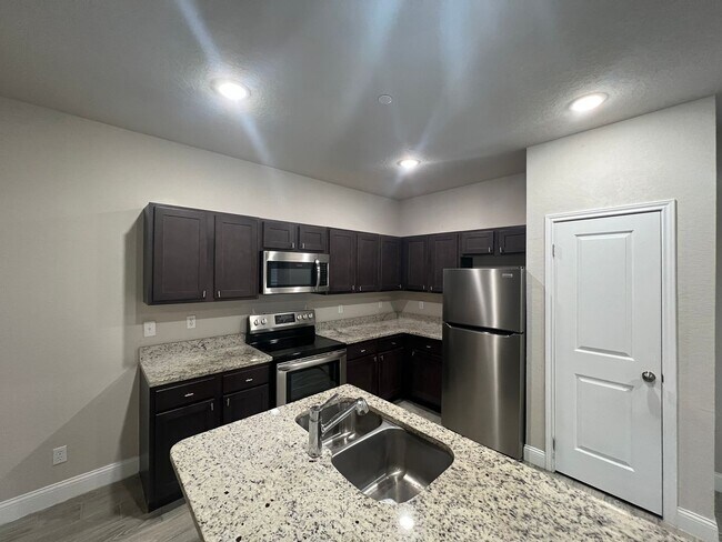 Building Photo - 7417 Savannah Brooks