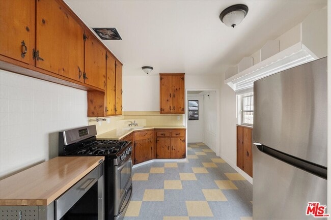 Building Photo - 821 Laveta Terrace