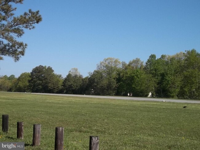 Building Photo - 933 Golden W Way