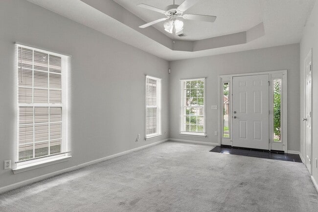 Building Photo - Nice 3 Bed 2 Bath Home! Available Now!
