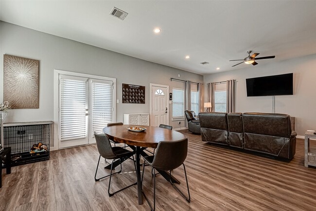 Building Photo - 108 Bay Oaks Dr