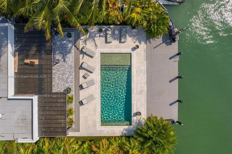 Building Photo - 970 S Shore Dr