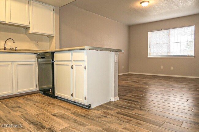 Building Photo - 5198 Viceroy Dr