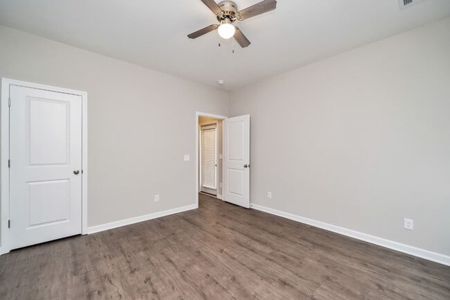 Building Photo - Welcome Home! Stylish 3BR/2BA with All the...