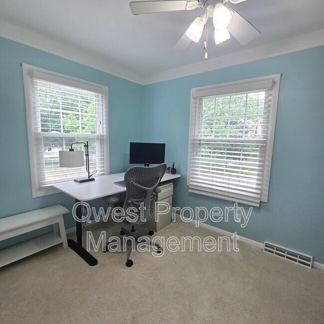 Building Photo - 2236 Elmwood Dr SE