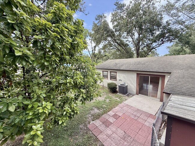Building Photo - 1502 W Country Club Dr