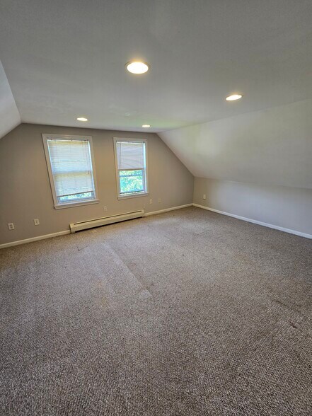 Bed 2 - 164 Mathewson St