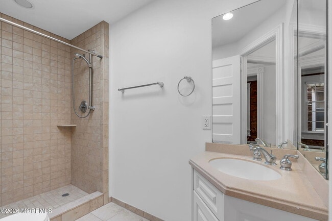 Building Photo - 1115 3rd Ave