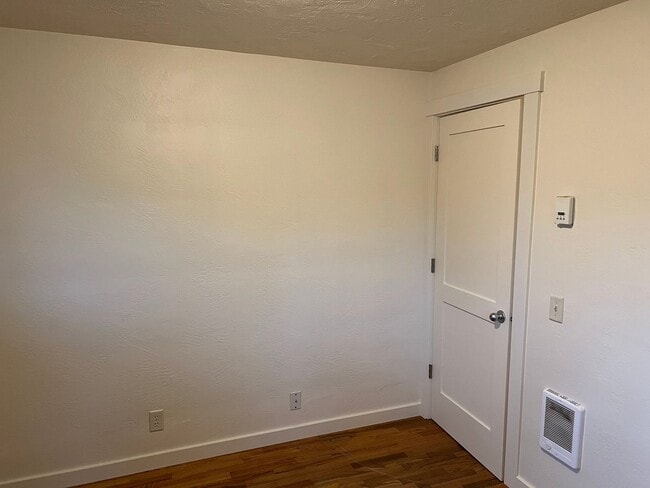 Building Photo - 2 Bedroom in N. Eugene