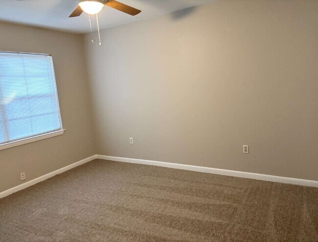 Building Photo - 41 Maple Ave