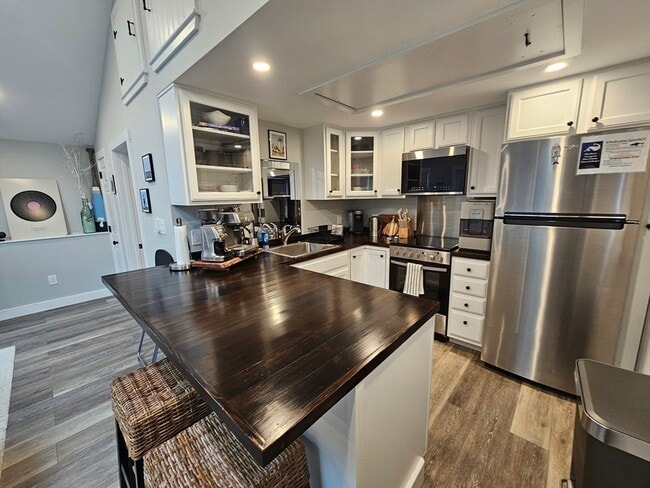 Building Photo - 90 Edgartown Rd