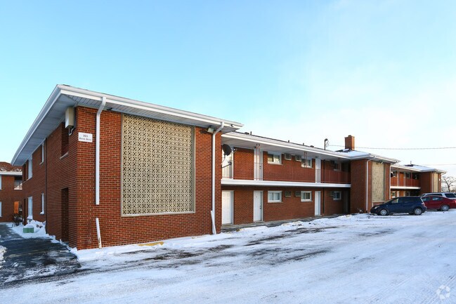 Building Photo - Dover Pointe Condos