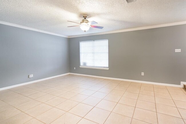 Building Photo - 5812 Community Dr