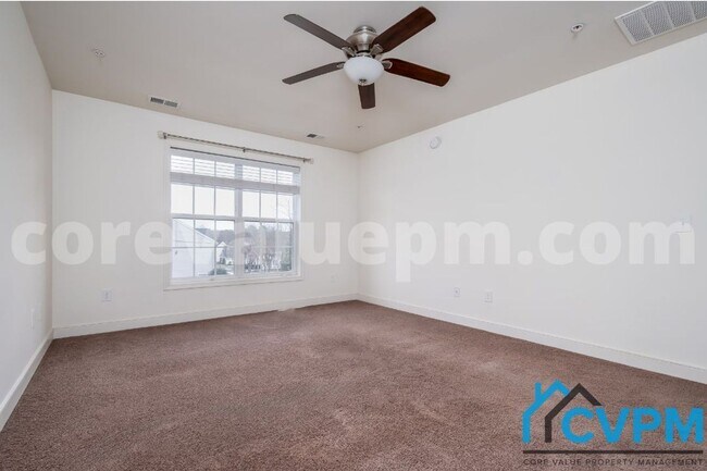 Building Photo - 1337 Jamestown Dr