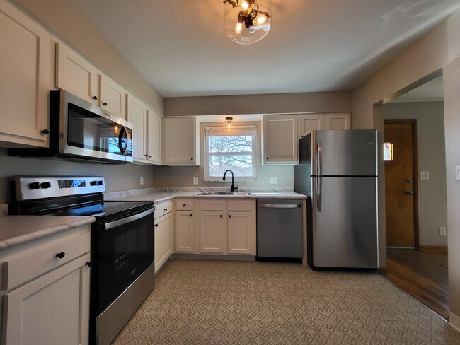 Primary Photo - 4720 Esterbrook Rd