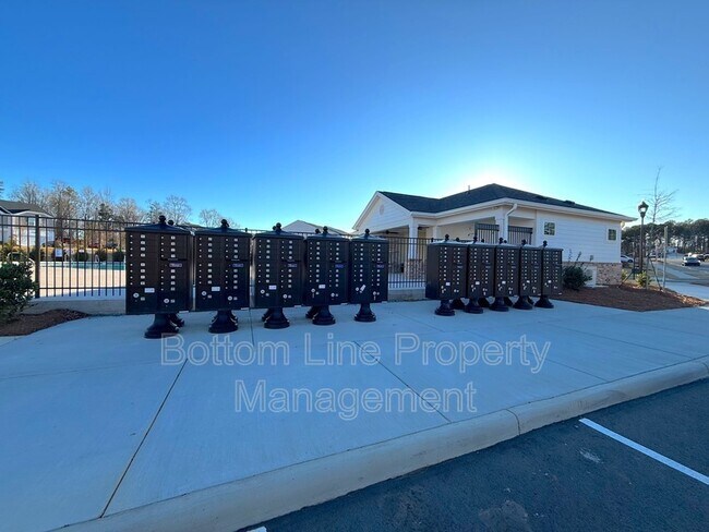 Building Photo - 8024 Hidden Spgs Trl