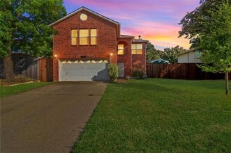 Building Photo - 2202 Barton Springs Dr