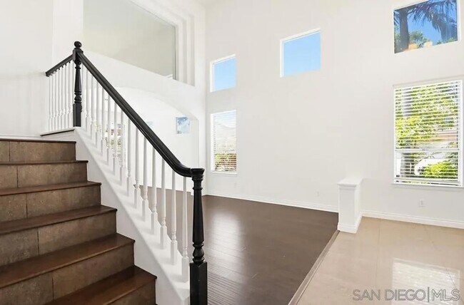 Building Photo - 1100 Corrales Ln