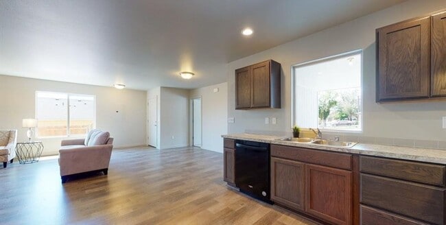 Building Photo - Modern 3 Bedroom, 2 Bathroom Townhouse for...