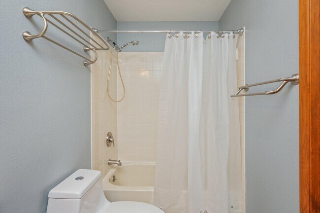 Building Photo - 101 Cedar Ridge Way