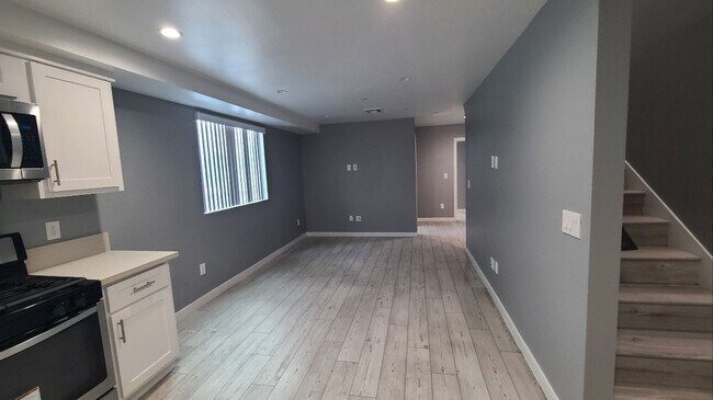 Building Photo - 32(839)