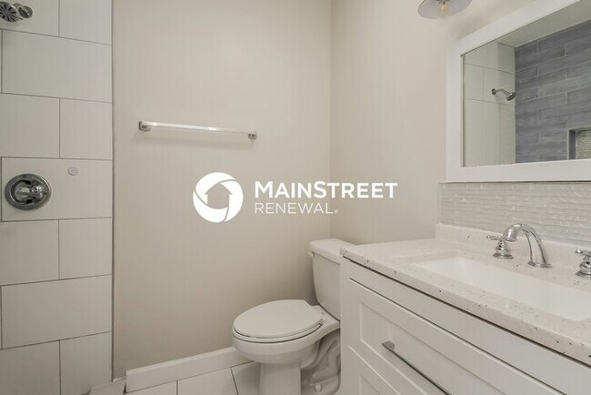 Building Photo - 3 Bedroom Pet-Friendly Home in ORLANDO, FL with Main Street Renewal
