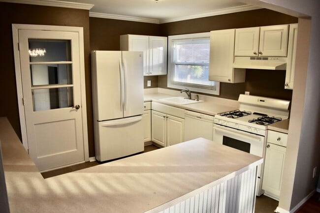 Primary Photo - Updated 3 bedroom home in Norfolk