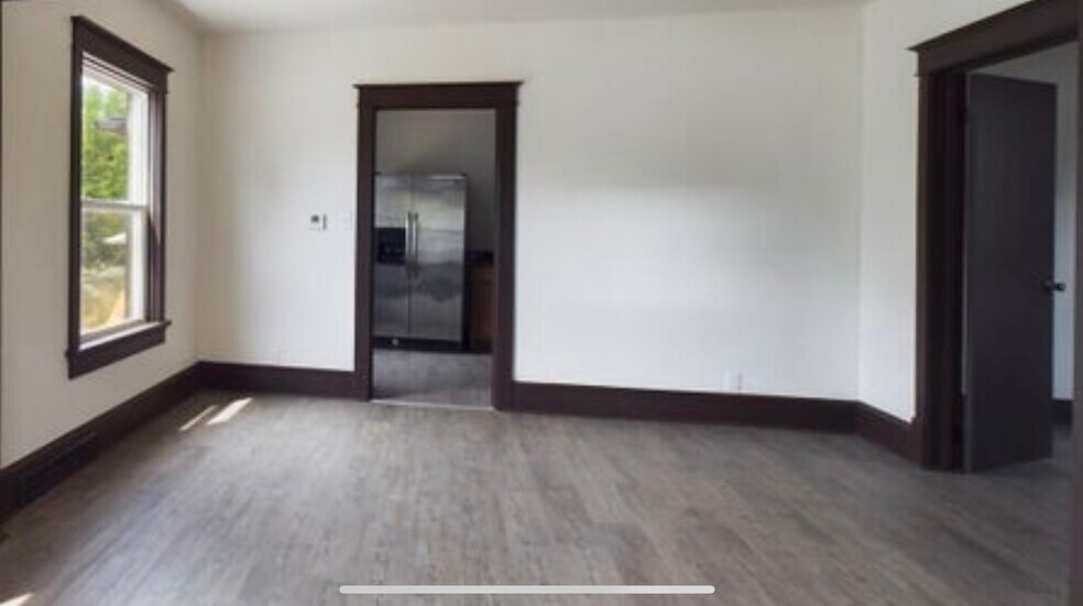 Building Photo - 2018 Monroe St